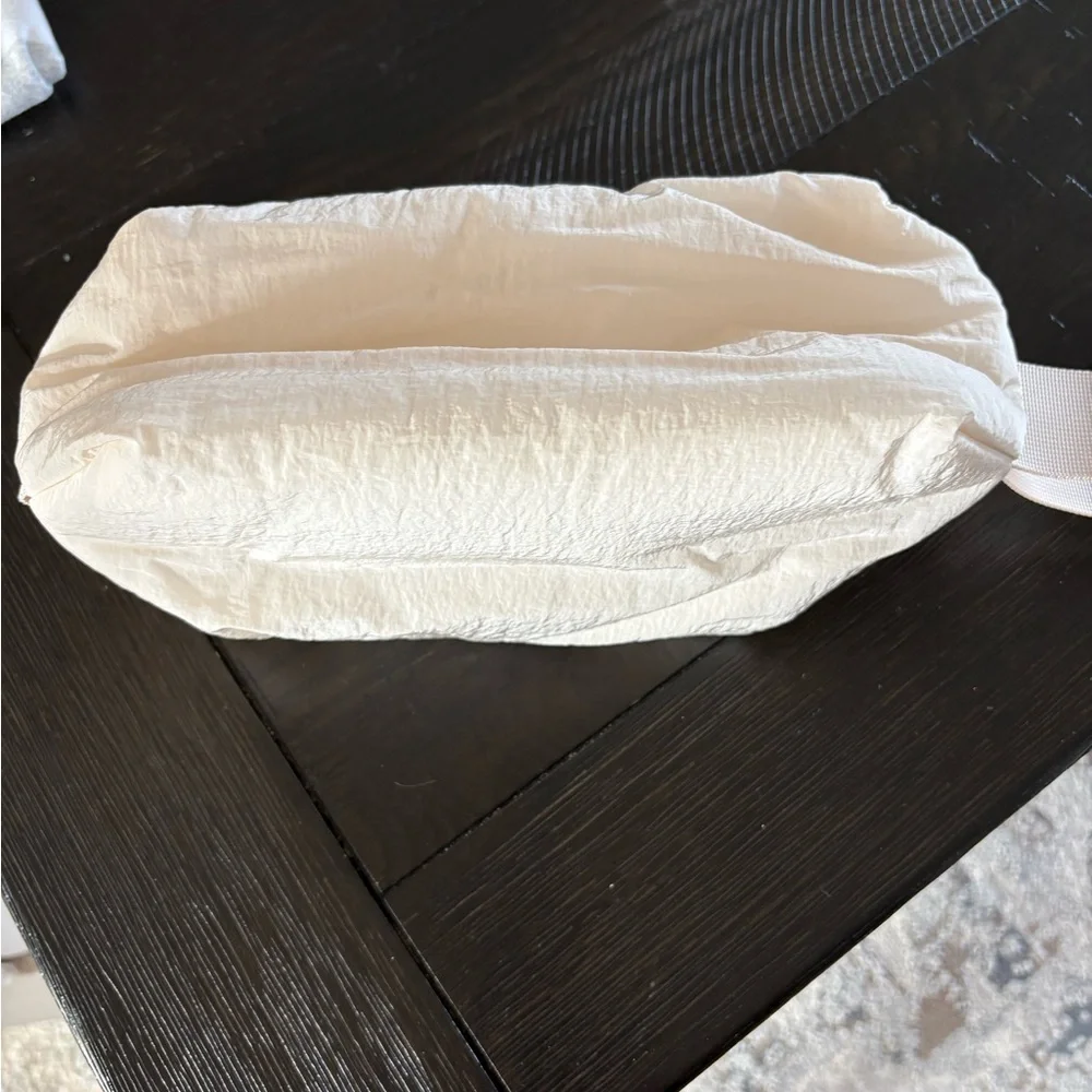 Burberry beauty cosmetic pouch